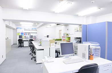 
オフィス・店舗クリーニング　オンラインショップ「ひとえいち」の小規模オフィスコース清掃風景