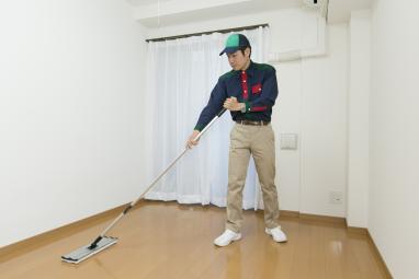 
ハウスクリーニング　オンラインショップ「ひとえいち」の床ワックス清掃清掃風景